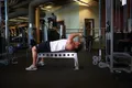 Extension triceps allongé à la poulie
