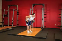 Extension triceps haltères deux bras buste penché debout