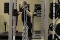 Squat sur box avec chaînes