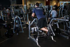 Leg curl debout