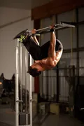 Rowing horizontal au poids de corps