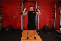 Développé militaire kettlebell deux bras