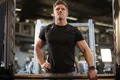 Rowing vertical un bras Smith