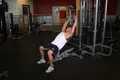 Pushdown incliné à la poulie