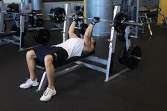 Développé couché triceps inversé