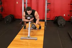 Dumbbell Lying One-Arm Rear Lateral Raise