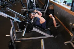 Hack squat stance étroite