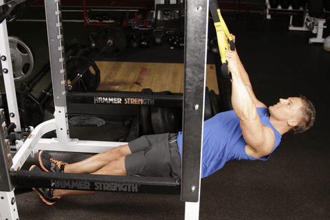 Tirage horizontal inversé avec sangles