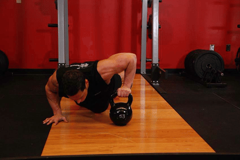 Pompes pliométriques kettlebell