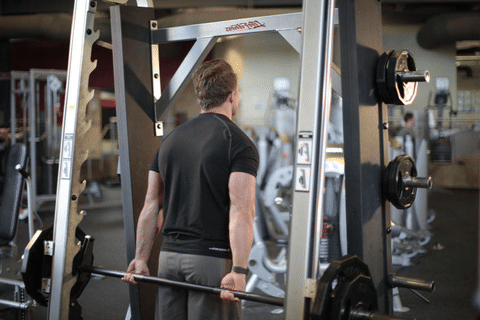 Shrugs derrière le dos Smith